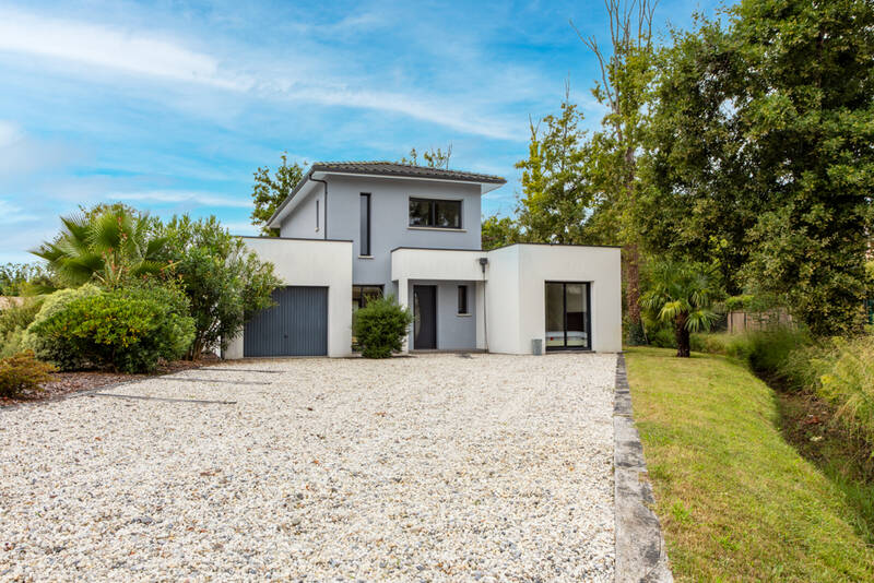 Arès (33740)