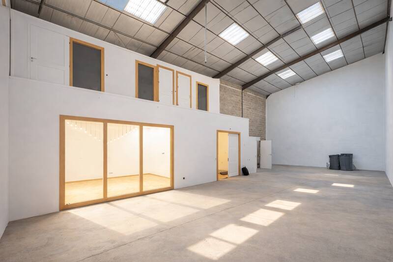 Bureaux, local professionnel Vaulx-En-Velin - 230&nbsp;m² - 4.330&nbsp;&euro;