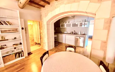 Uzès (30700)