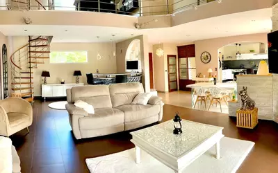Escala (65250)
