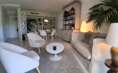 Fréjus (83600)