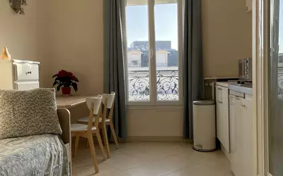 Paris 8E