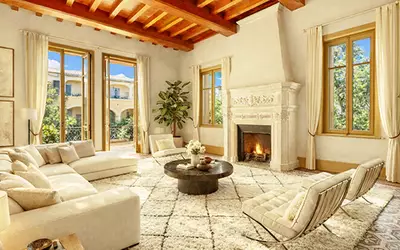 Uzès (30700)