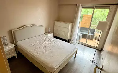 Fréjus (83600)