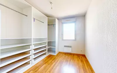 - Terrasse 17 M² + Box Fermé