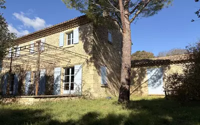 Uzès (30700)