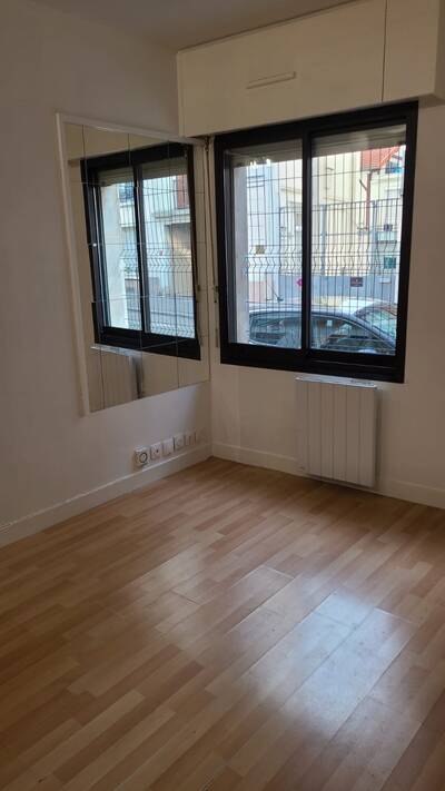 Location appartement studio Paris 20e