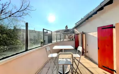 Rare À Montreuil Grande Maison Sur Jardin Arboré