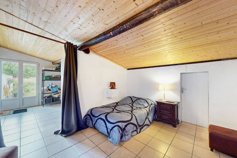 + 110 M2 De Dépendance
