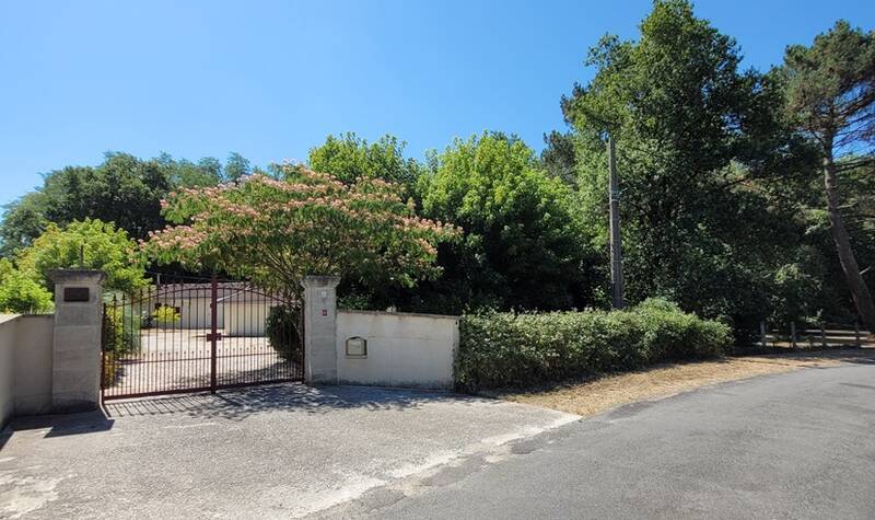 Et Dépendances Dans Le Médoc