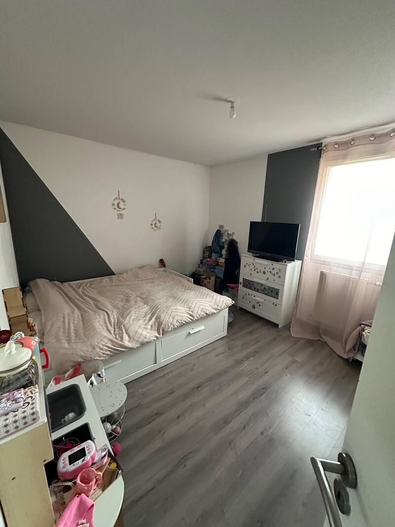 Charly (69390)