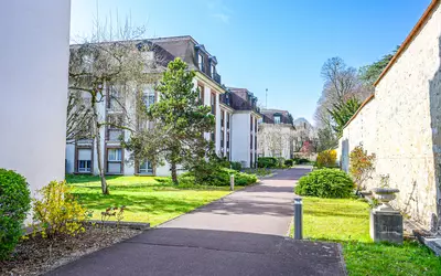 Fontainebleau (77300)