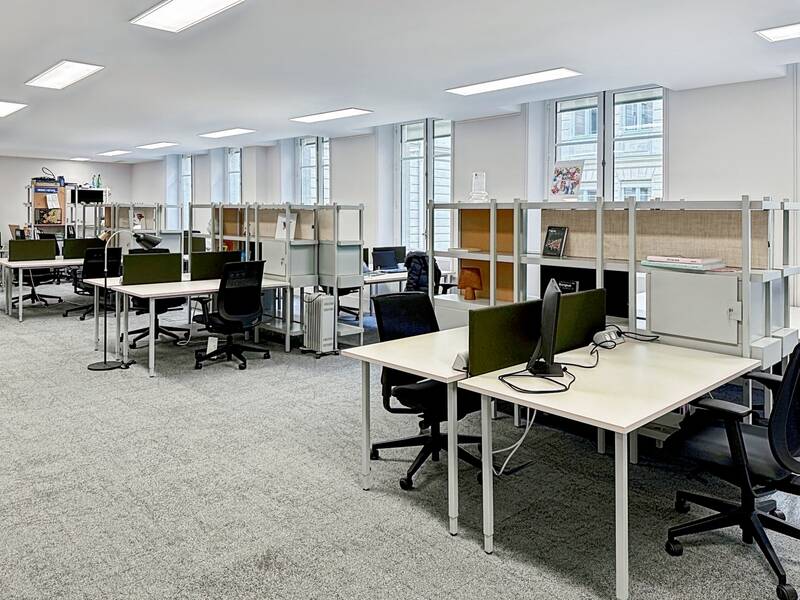 Bureaux, local professionnel Paris 16E - 10&nbsp;m² - 556&nbsp;&euro;