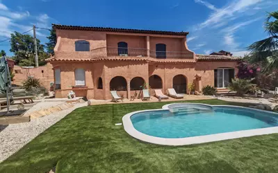 Fréjus (83600)
