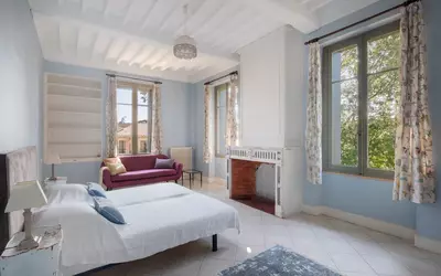 Uzès (30700)