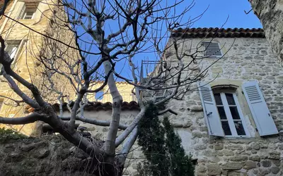 Lauris (84360)