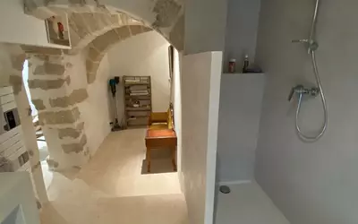 Uzès (30700)