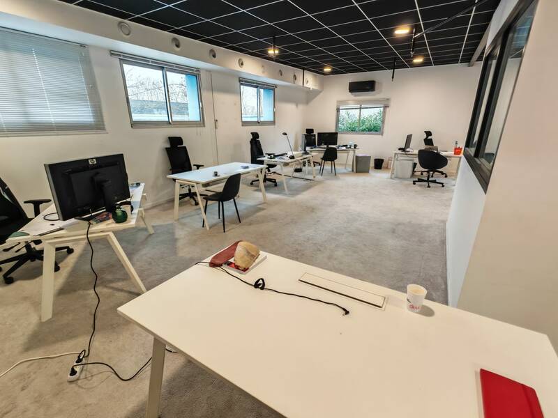 D'activité De 2600M² Vendu Loué