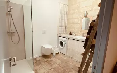Uzès (30700)