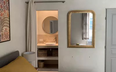 Uzès (30700)