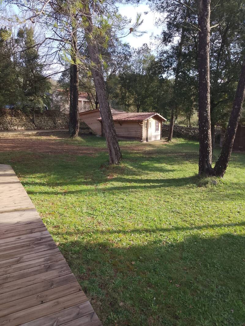 Comprenant 3 Appartements Loués Sainte-Anastasie-Sur-Issole (83136)