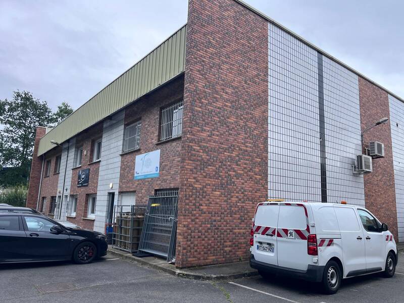 Bureaux, local professionnel Évry-Courcouronnes (91000) - 260&nbsp;m² - 2.280&nbsp;&euro;