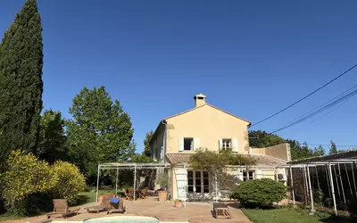 Grillon (84600)