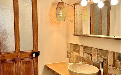Uzès (30700)