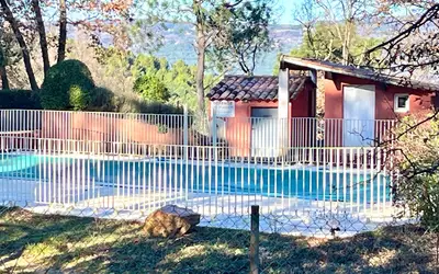 Roussillon (84220)