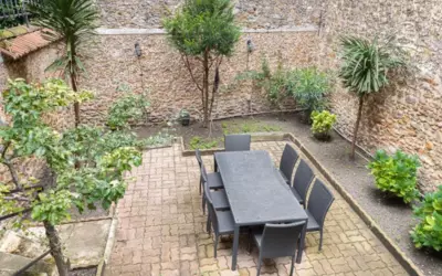 Atypique , Très Calme Avec Jardin.