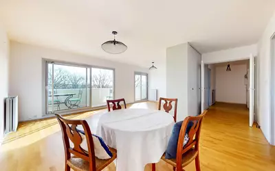 Lumineux Avec Balcon Et  Parking- Pessac-