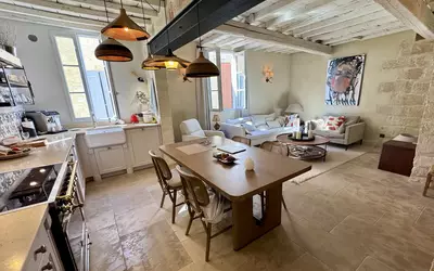 Uzès (30700)