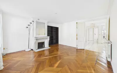 Paris (75116)