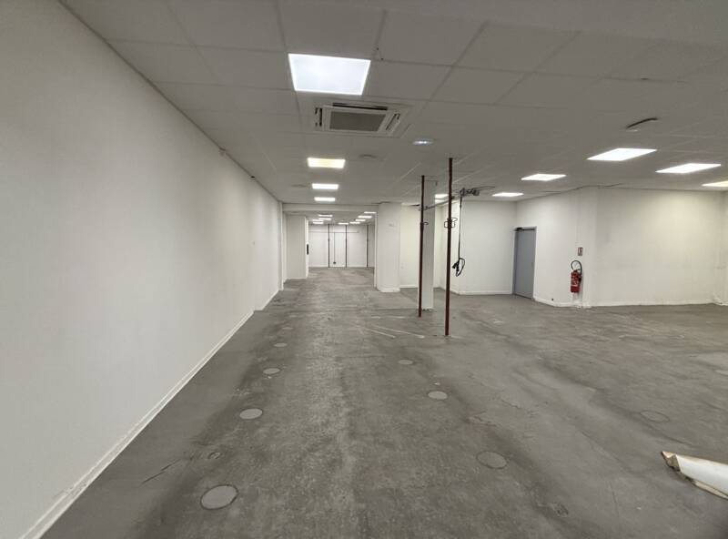 Local d'activité Marseille 7E - 370&nbsp;m² - 5.300&nbsp;&euro;