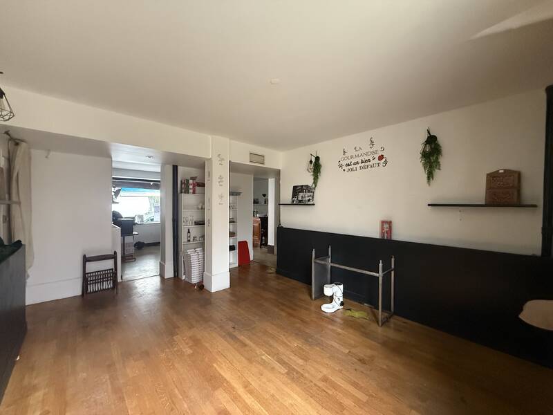 Local commercial Paris 15E (75015) - 84 m² - 3.700 €