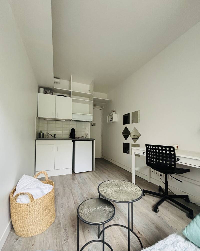 Chambre De Bonne, Paris 15E (75015)
