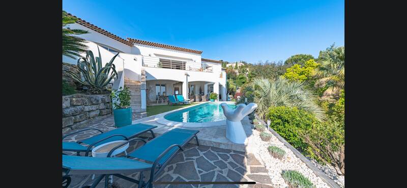 Fréjus (83600)