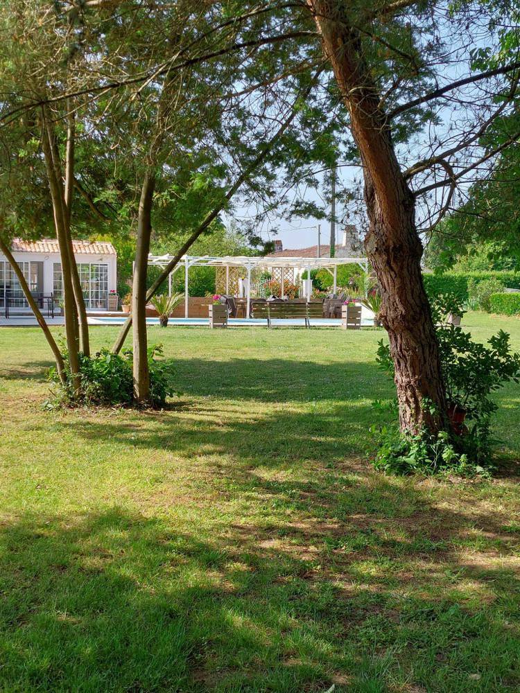 Longere Climatisée Avec Piscine Et Véranda