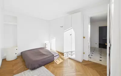 Paris (75116)
