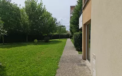 - Terrasse 17 M² + Box Fermé