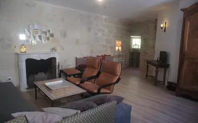 Uzès (30700)