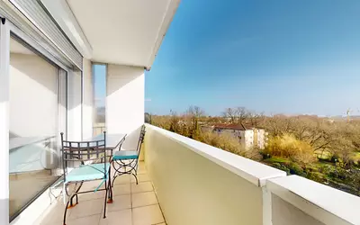 Lumineux Avec Balcon Et  Parking- Pessac-