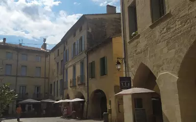 Uzès (30700)