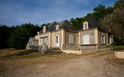 Cour-Cheverny (41700)