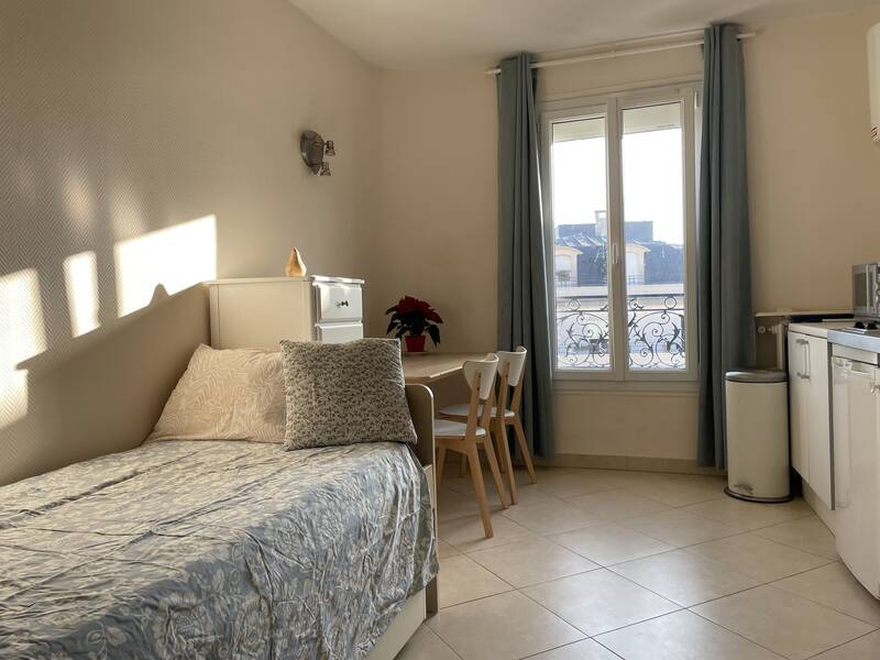 Paris 8E