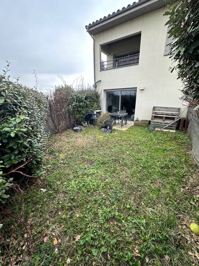 Charly (69390)