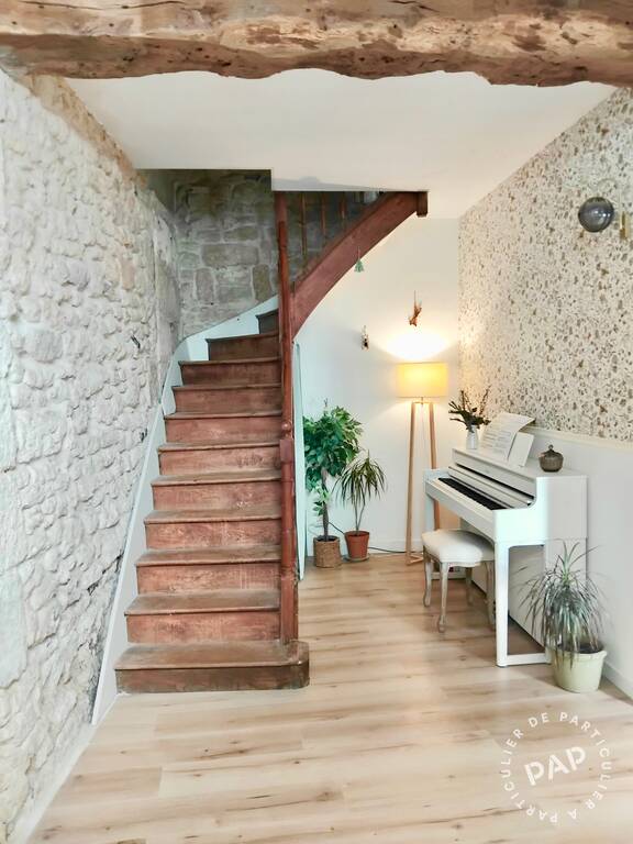 Immobilier Saintes (17100) 1.200&nbsp;&euro; 100&nbsp;m²