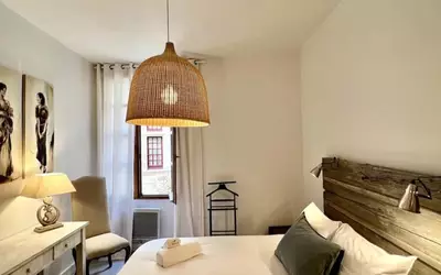 Uzès (30700)