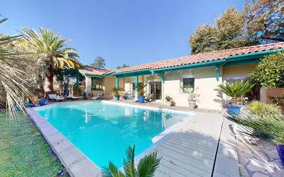Plain Pied Avec Spacieux Jardin Et Piscine