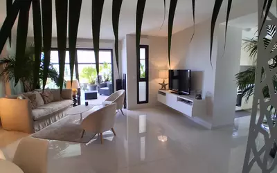 Fréjus (83600)